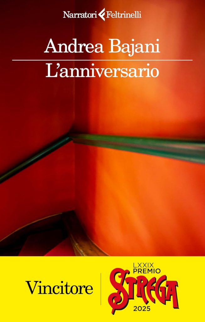 L'anniversario Andrea Bajani copertina Premio Strega 2025