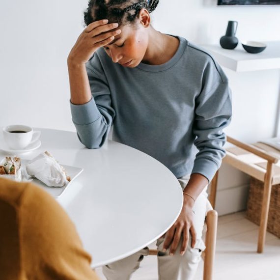 il Peso Invisibile che Portano Solo le Donne